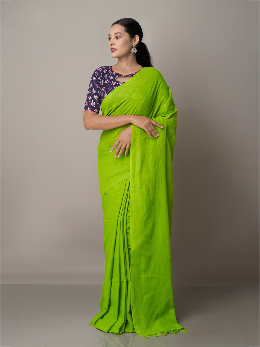 

Unnati Silks Green Pure Linen Jamdani Saree