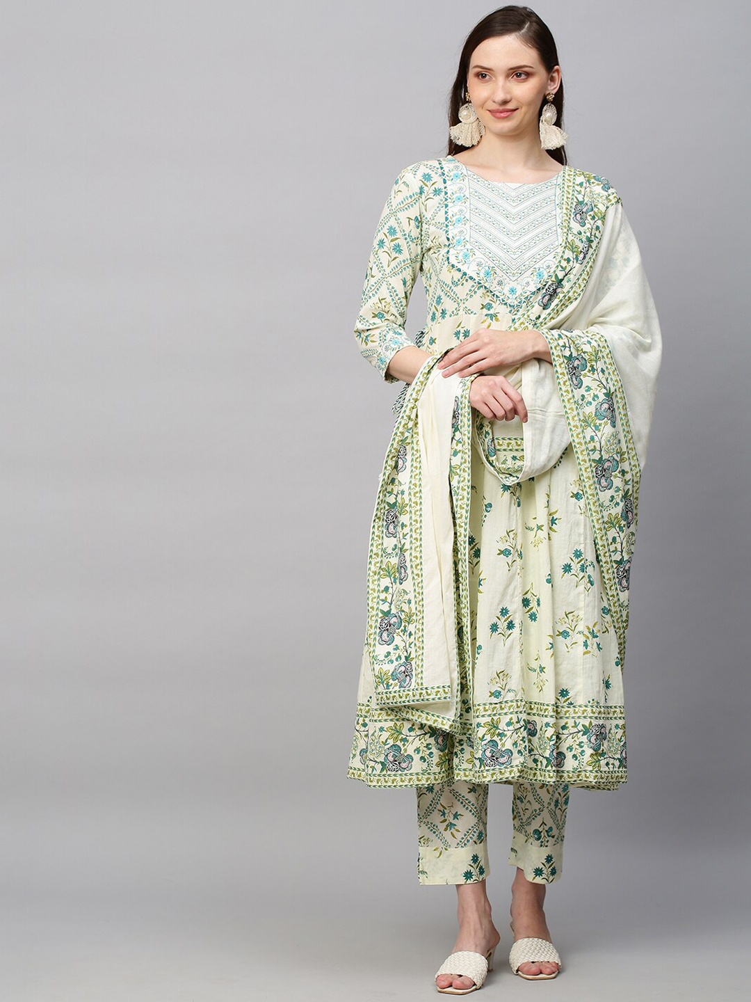 

FASHOR Women Off White Floral Printed Panelled Pure Cotton Kurta with Trousers & With Dupatta