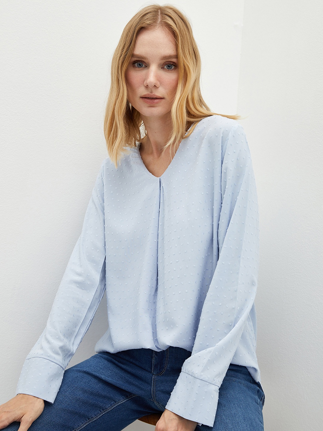 

LC Waikiki Blue Dobby Weave Extended Sleeves Top