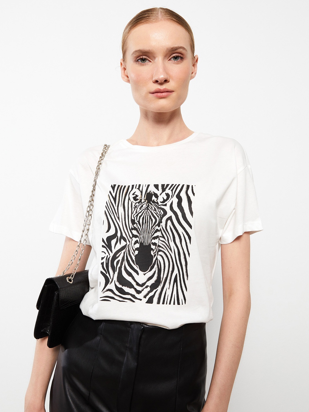 

LC Waikiki Women Printed Drop-Shoulder Sleeves Pure Cotton T-shirt, White