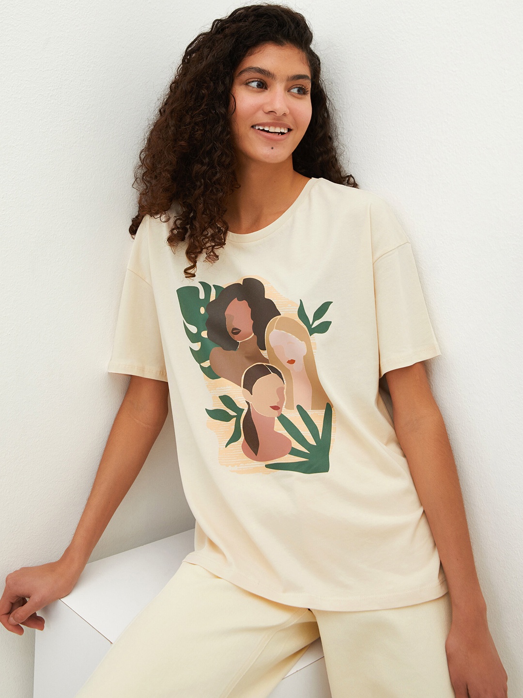 

LC Waikiki Graphic Printed Pure Cotton Drop-Shoulder Sleeves T-shirt, Off white