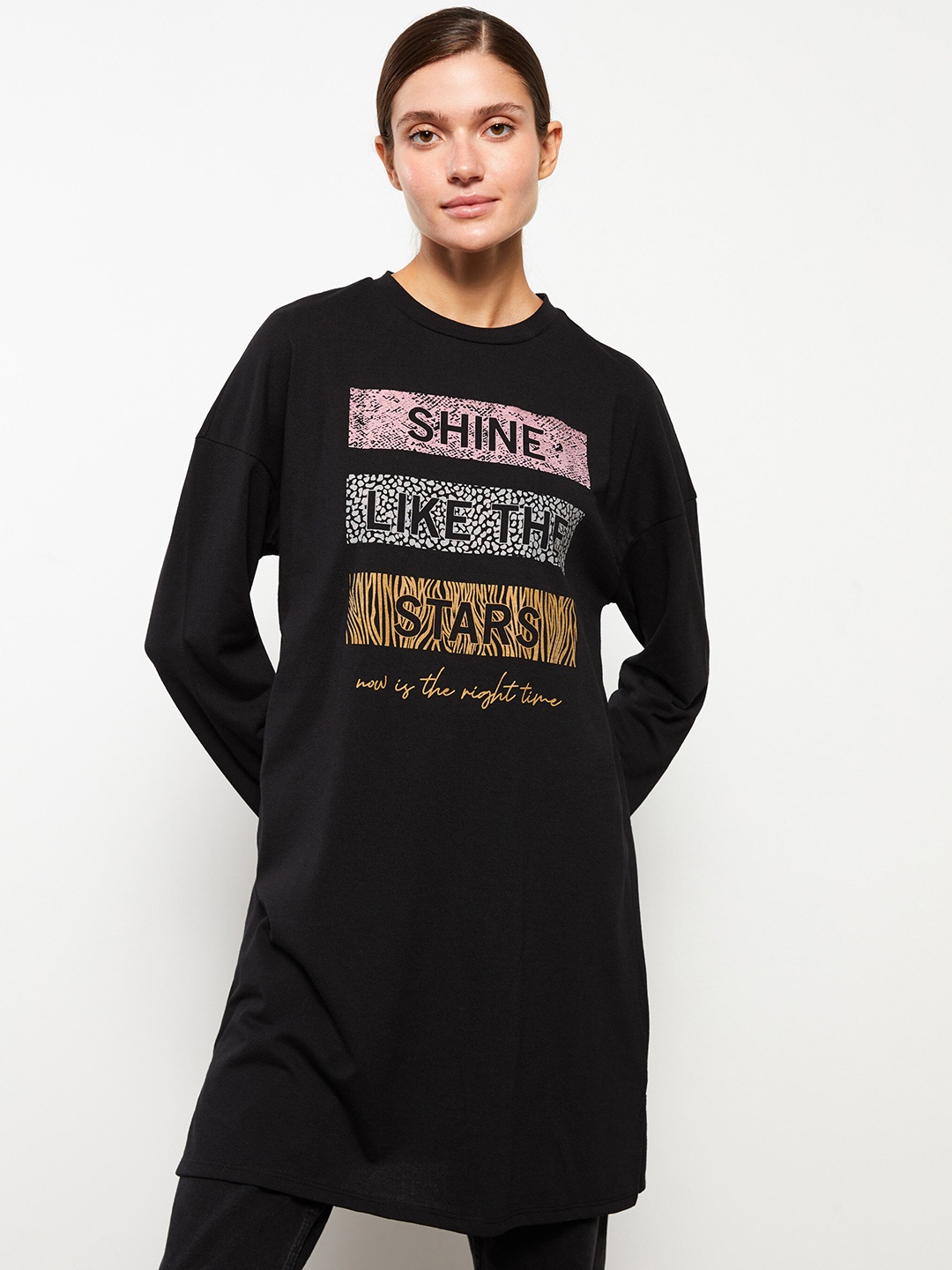 

LC Waikiki Women Typography Printed Drop-Shoulder Sleeves Oversized T-shirt, Black