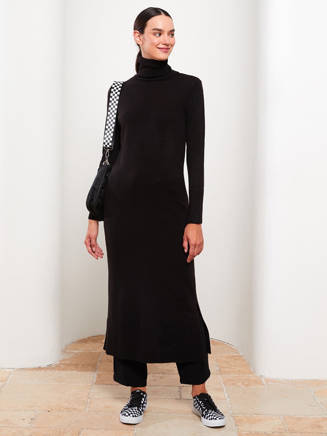 

LC Waikiki Black Solid Turtle Neck Acrylic Longline Pullover