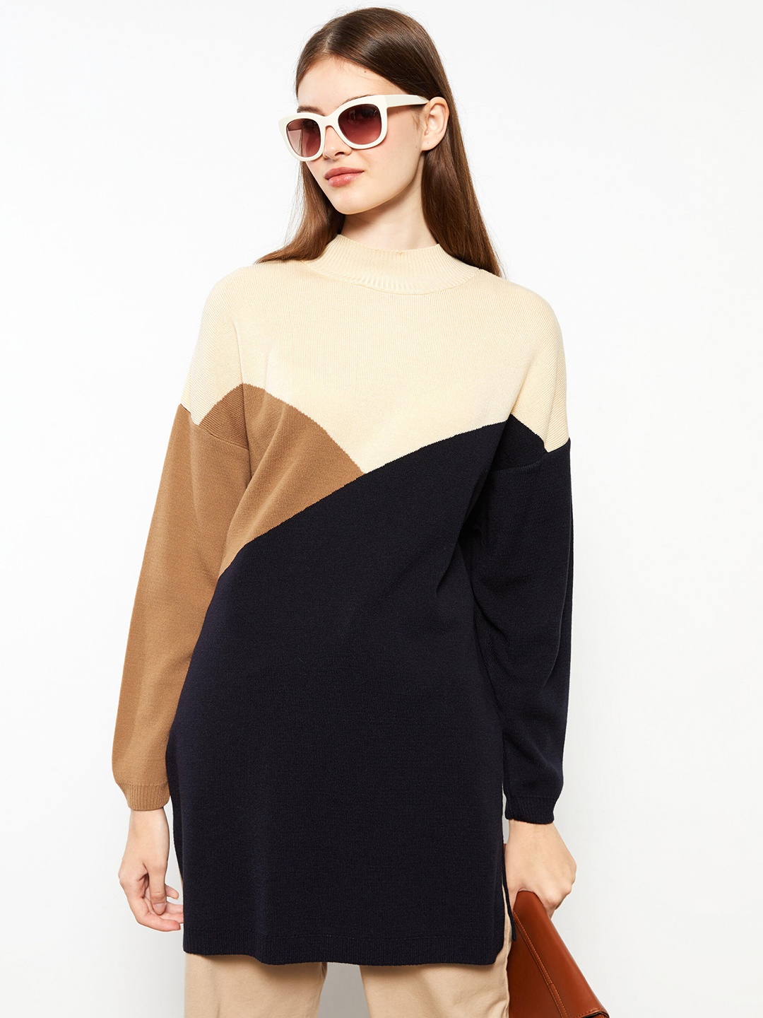 

LC Waikiki Women Black & Beige Colourblocked Longline Sweater