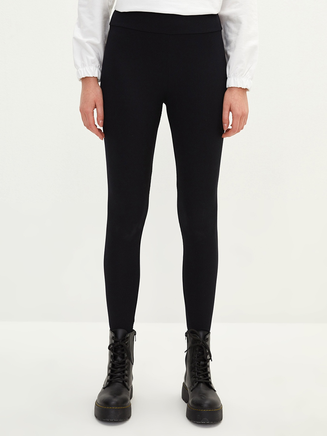

LC Waikiki Women Solid Treggings, Black