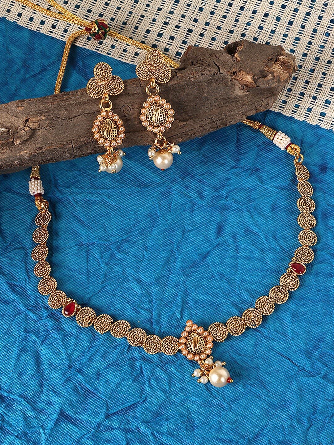 

JEWELS GEHNA Women White & Red Gold-Plated Stone-Studded Jewellery Set