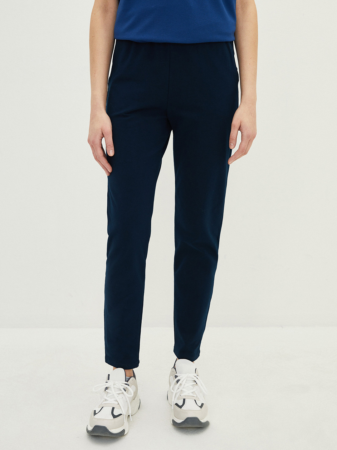 

LC Waikiki Women Cropped Track Pants, Navy blue