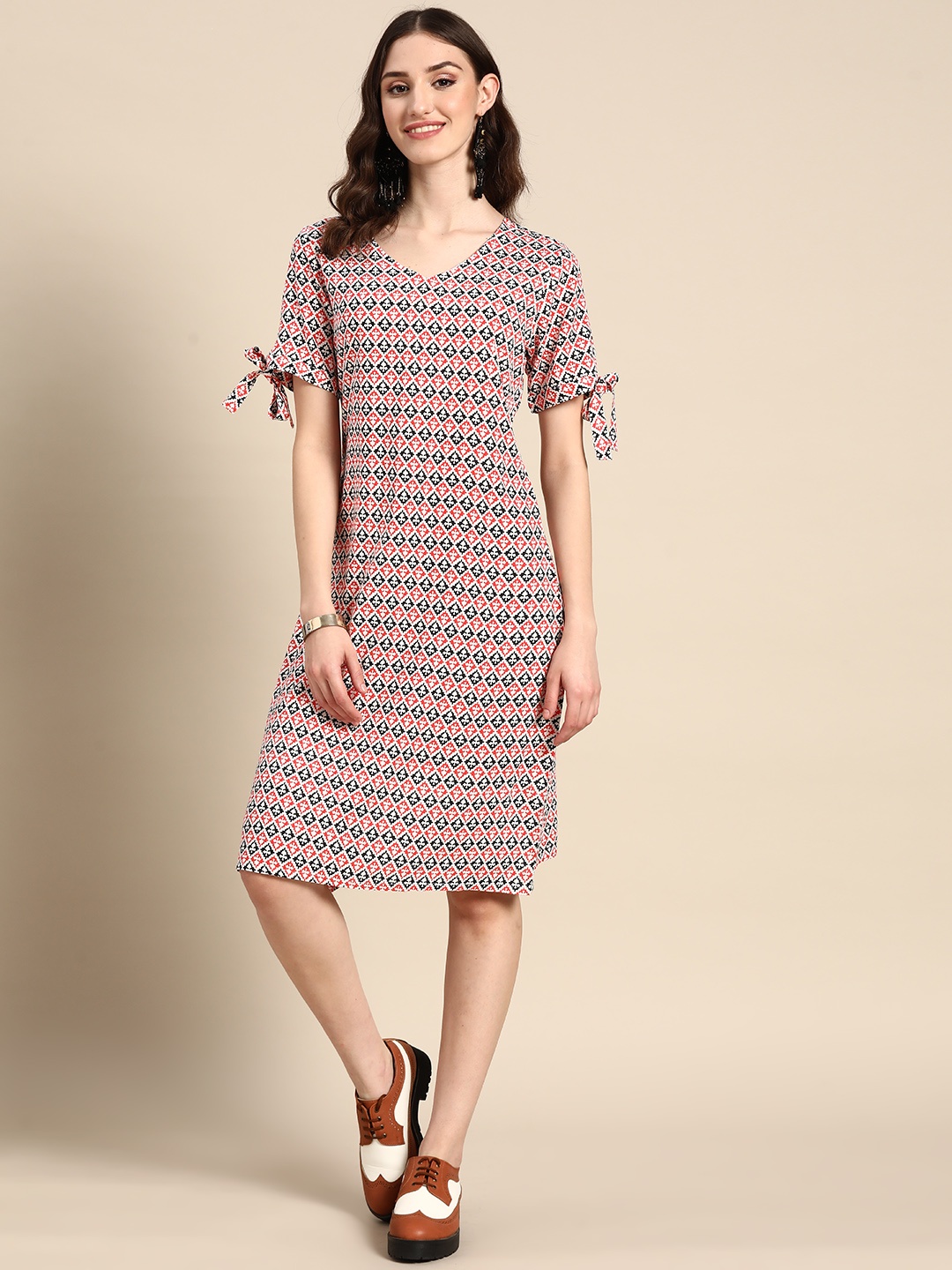 

Sangria Ethnic Motifs A-Line Tie-Up Sleeves Dress, White