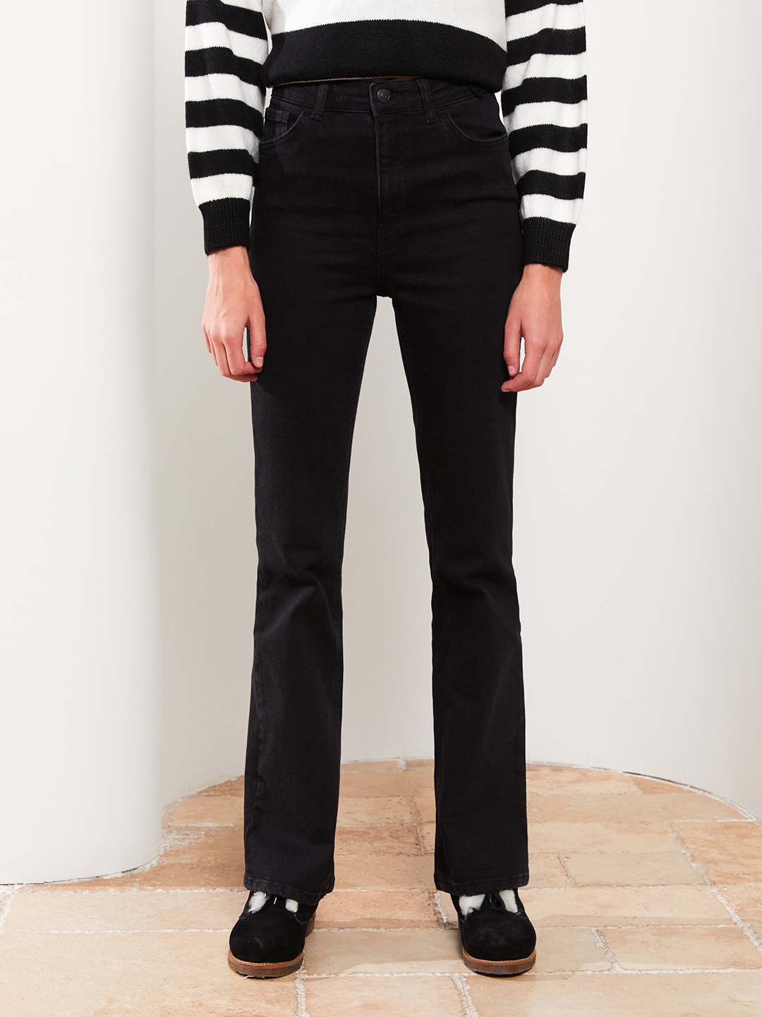 

LC Waikiki Women Straight Stretchable Jeans, Black