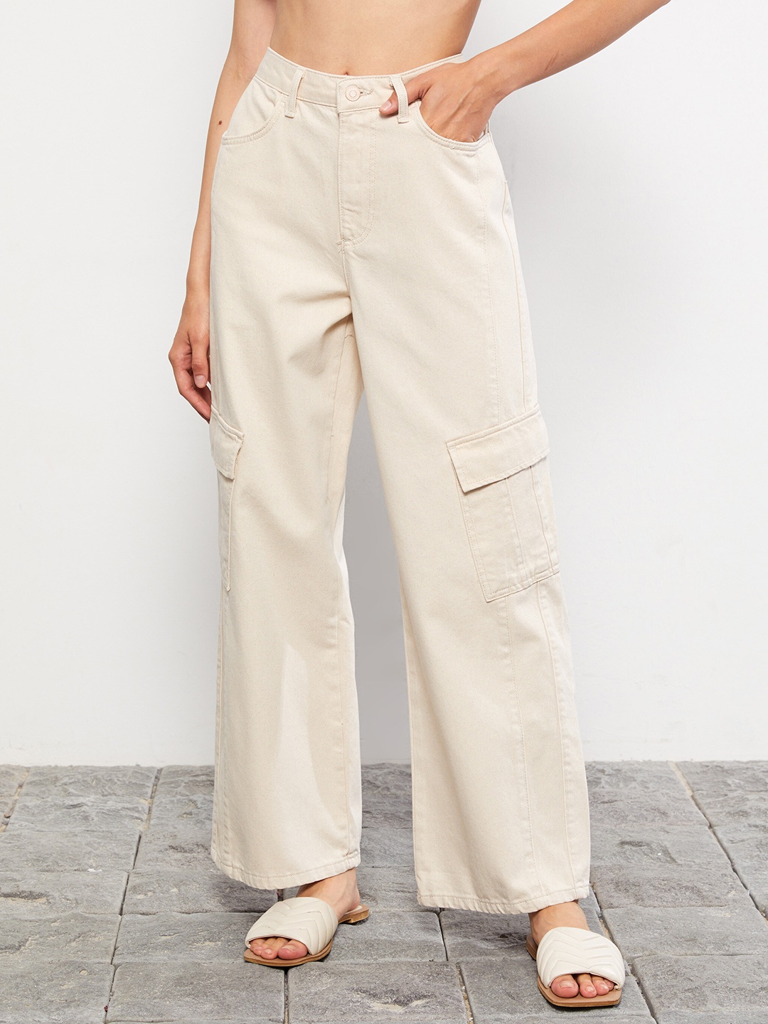 

LC Waikiki Women Cotton Cargo Jeans, Off white