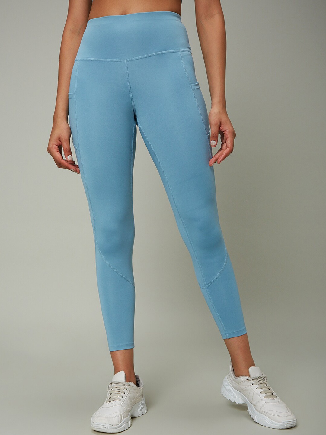 

Silvertraq Women Blue Solid Skinny-Fit Aura Tights