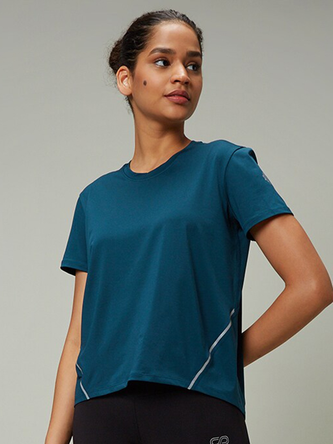 

Silvertraq Women Teal Solid Anti Odour Sports T-shirt