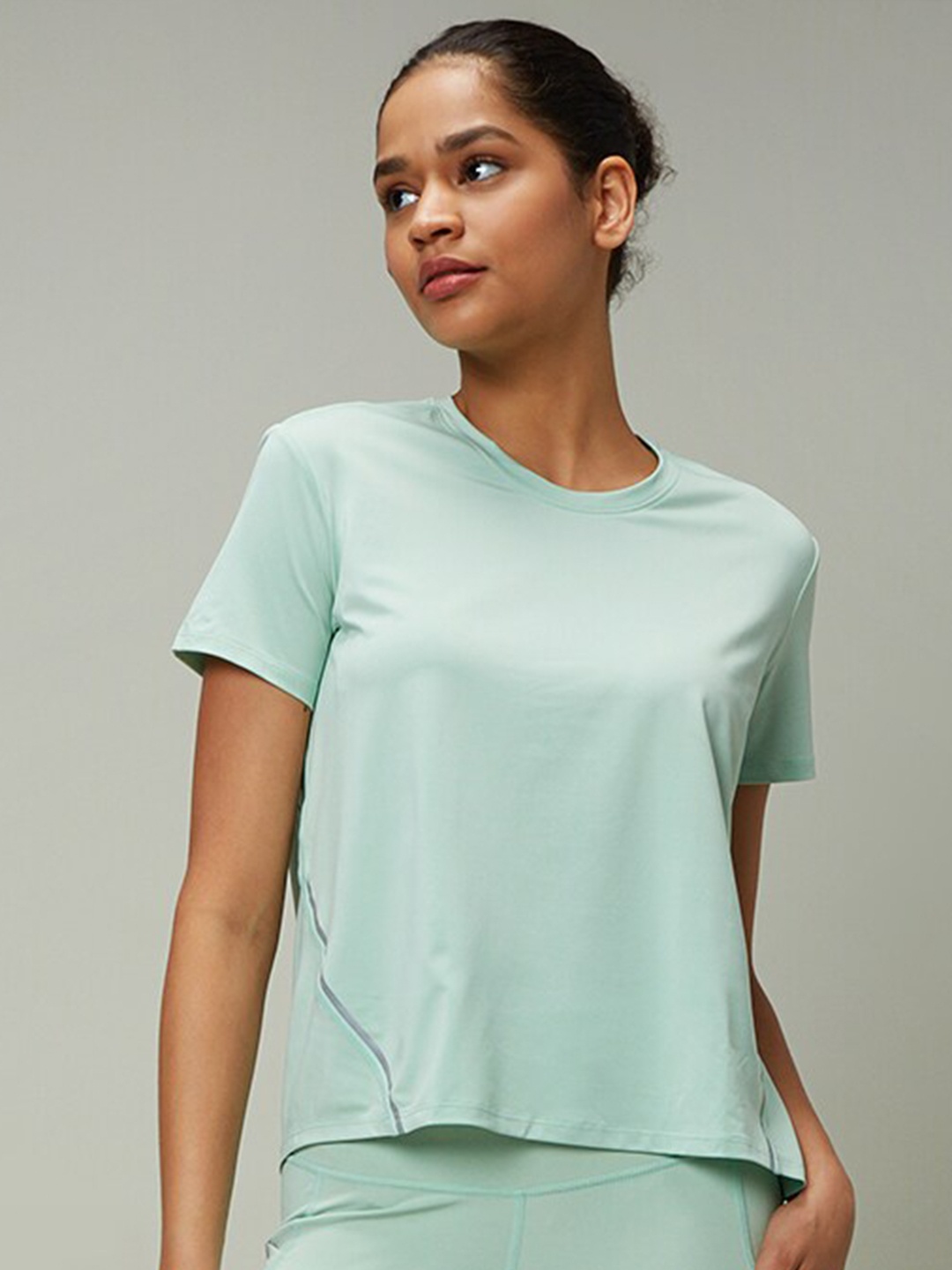 

Silvertraq Women Green Solid Anti Odour Sports T-shirt