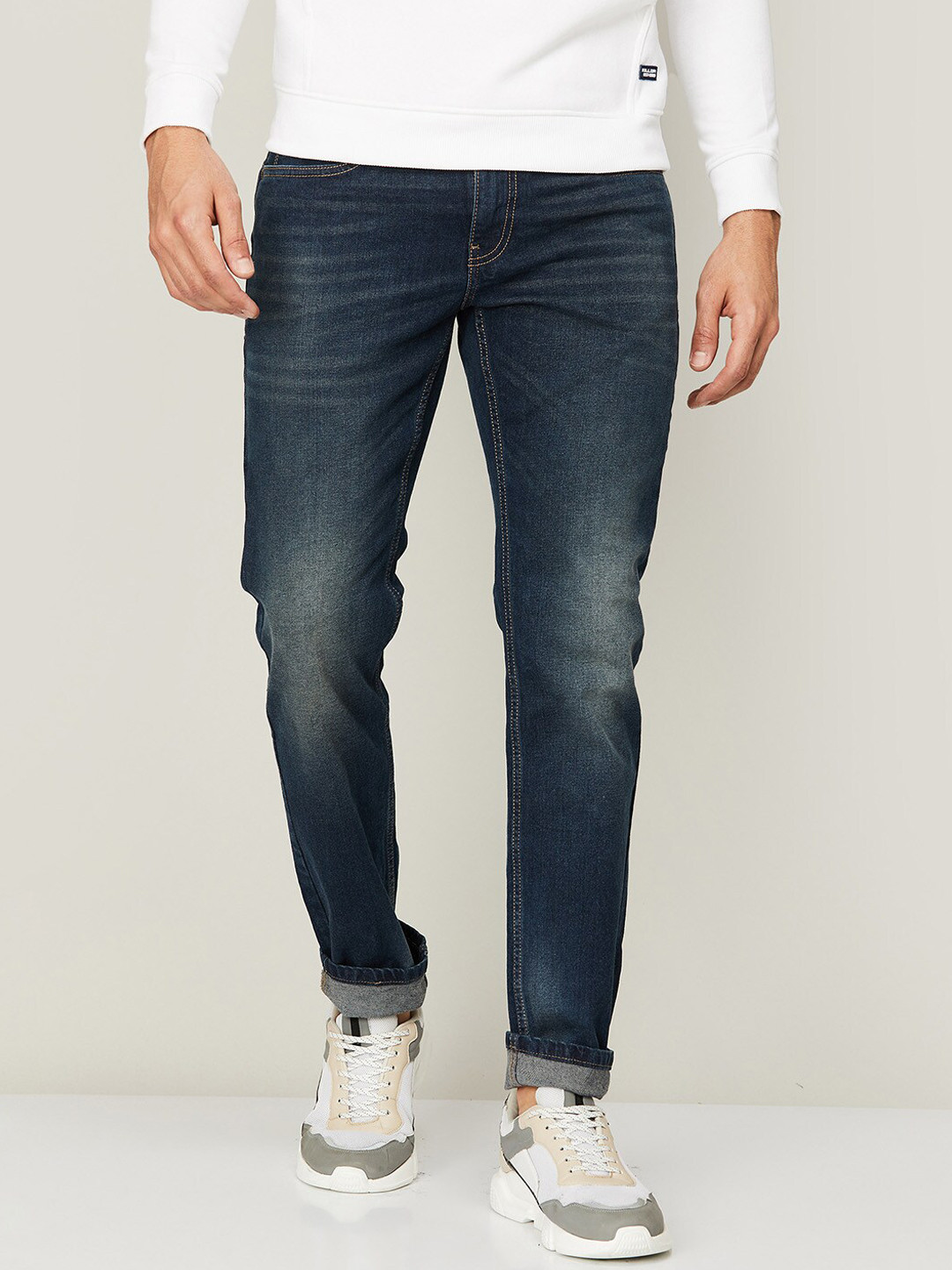 

Forca Men Blue Relaxed Fit Light Fade Jeans
