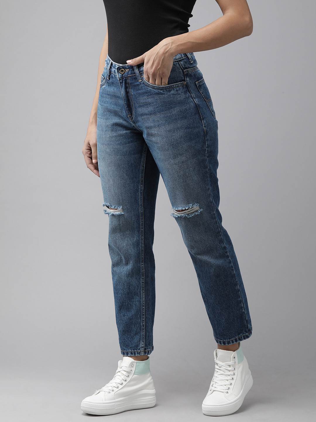 

Roadster Women Blue Straight Fit Mildly Distressed Light Fade Jeans