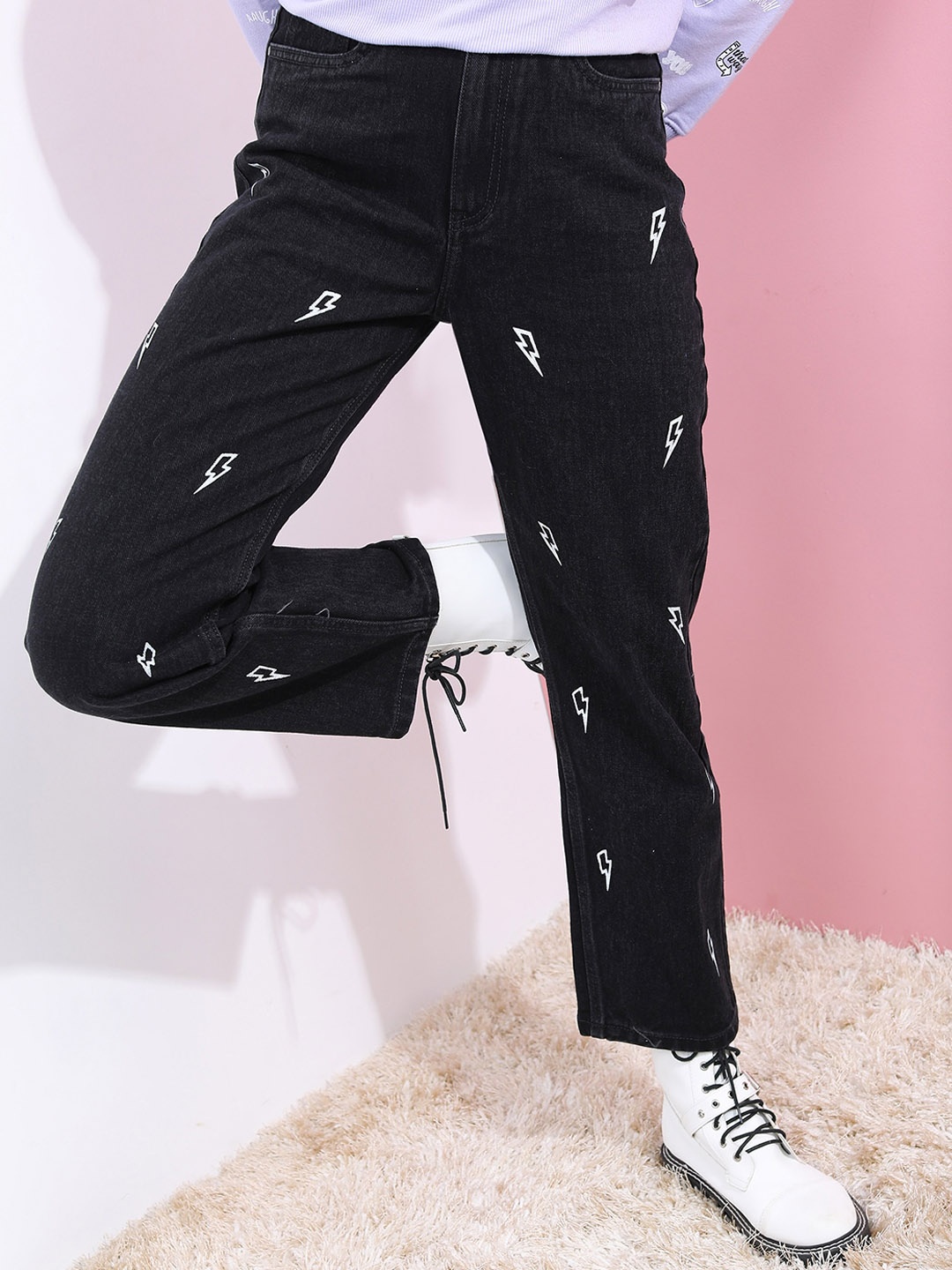 

Tokyo Talkies Women Beautiful Black Straight Fit Cropped Stretchable Jeans