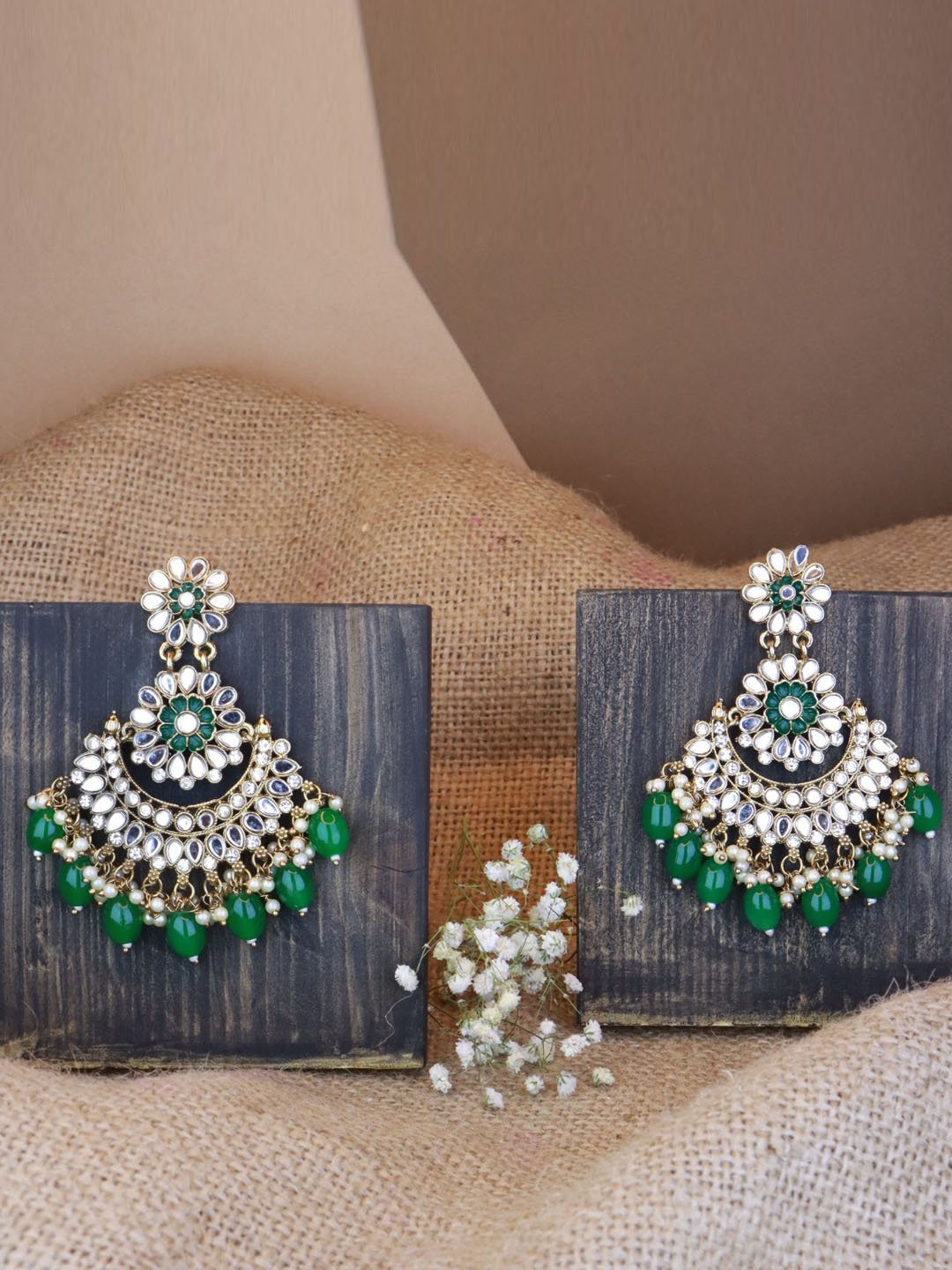 

I Jewels Green & White Gold-Plated Kundan Contemporary Chandbalis Earrings