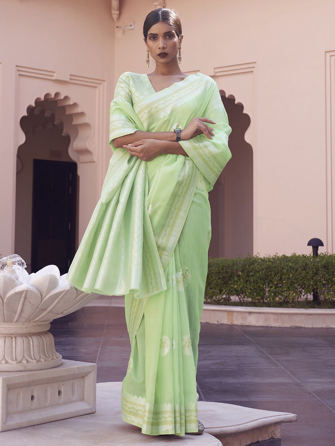 

Mitera Green & White Floral Zari Linen Blend Banarasi Saree