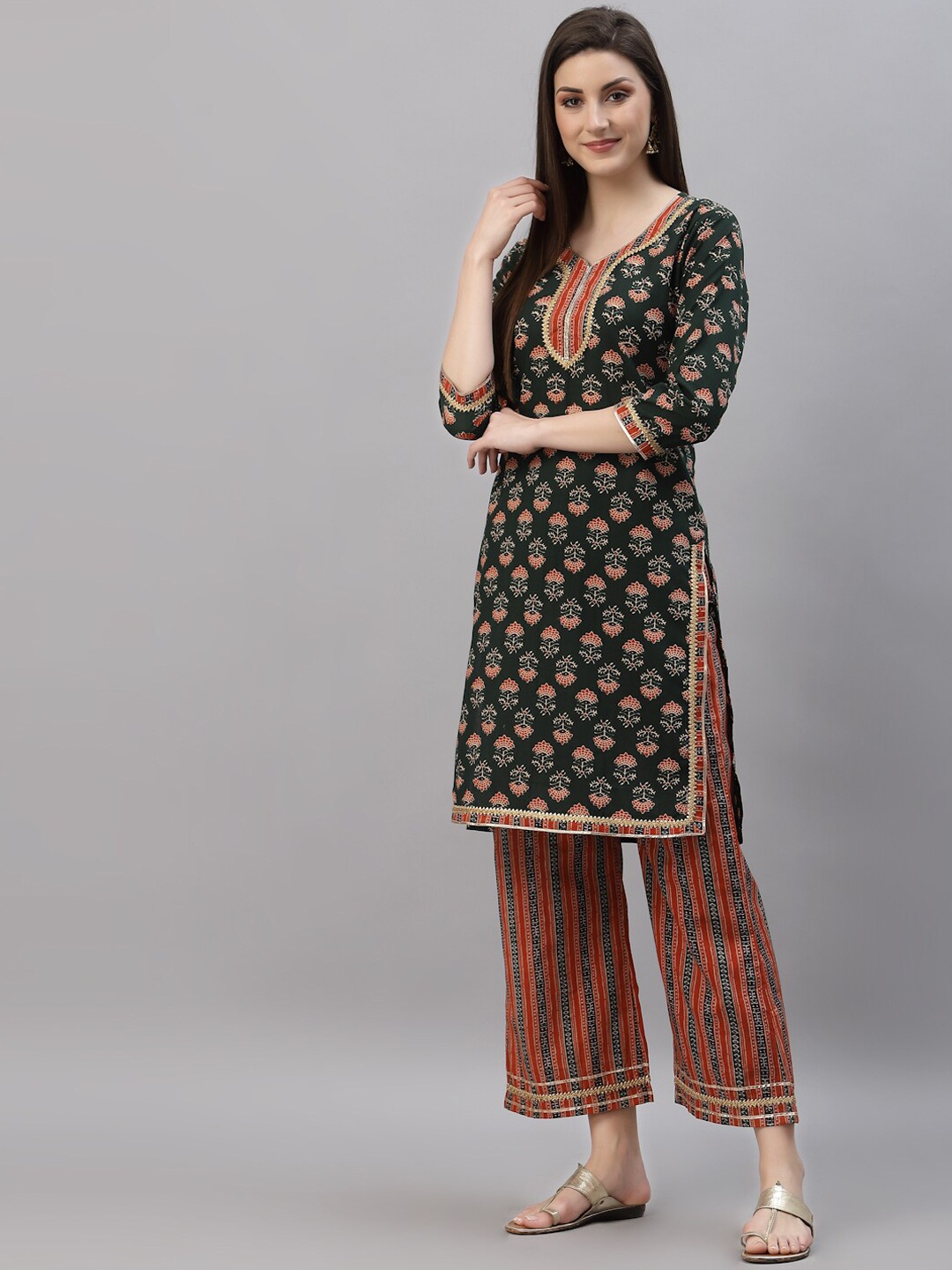 

Rudra Bazaar Women Green Floral Printed Kurta With Trousers