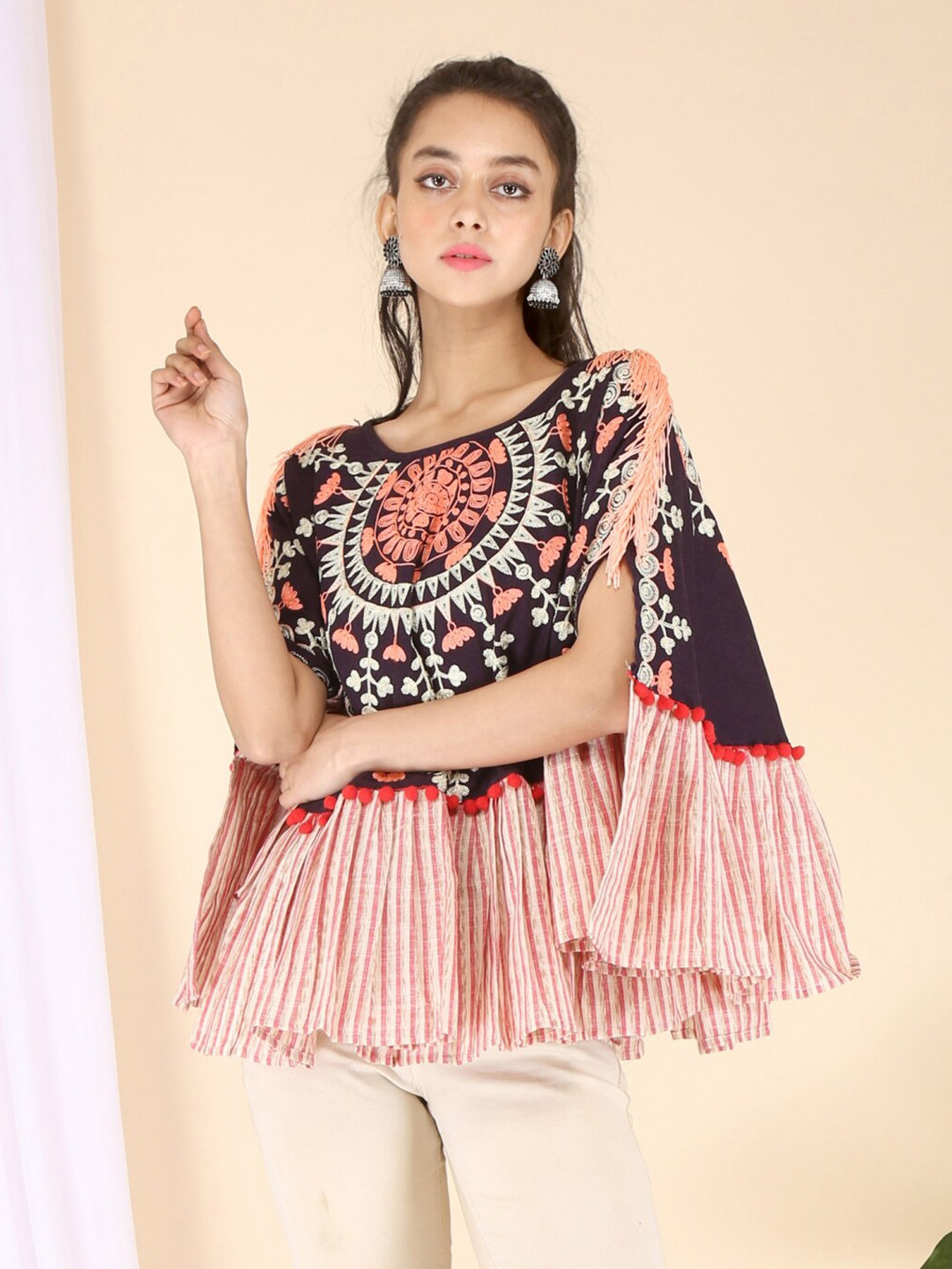 

MESMORA FASHION Women Purple & White Floral Cotton Poncho