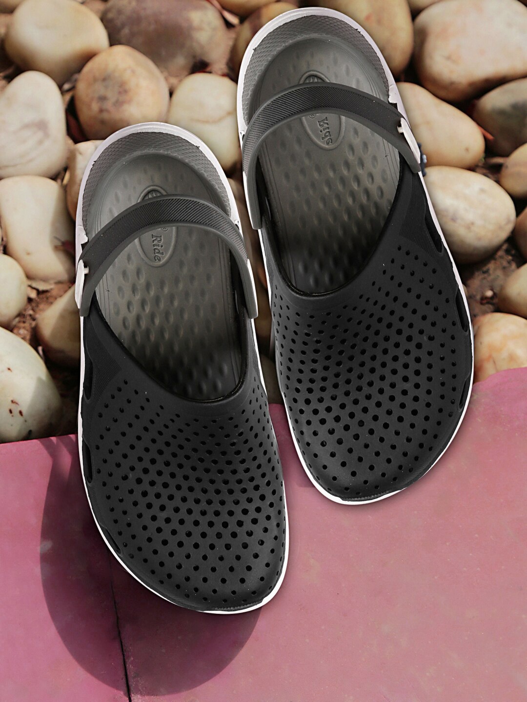 

KRAASA Men Black Solid Clogs