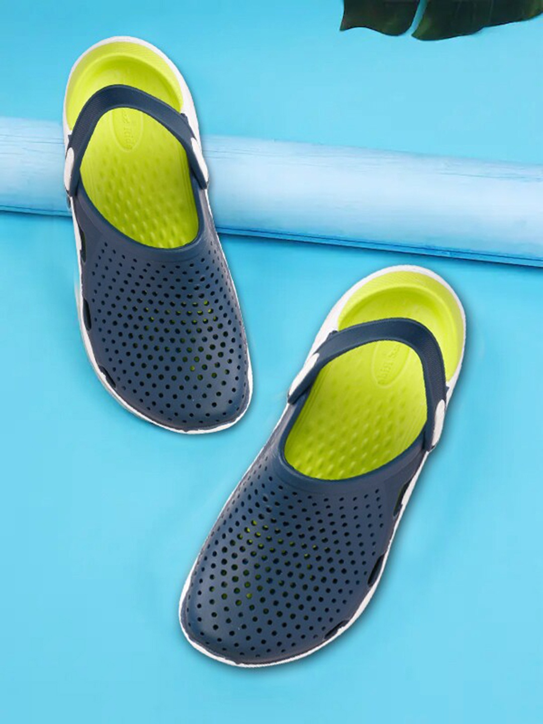 

KRAASA Men Green Perforations Clogs