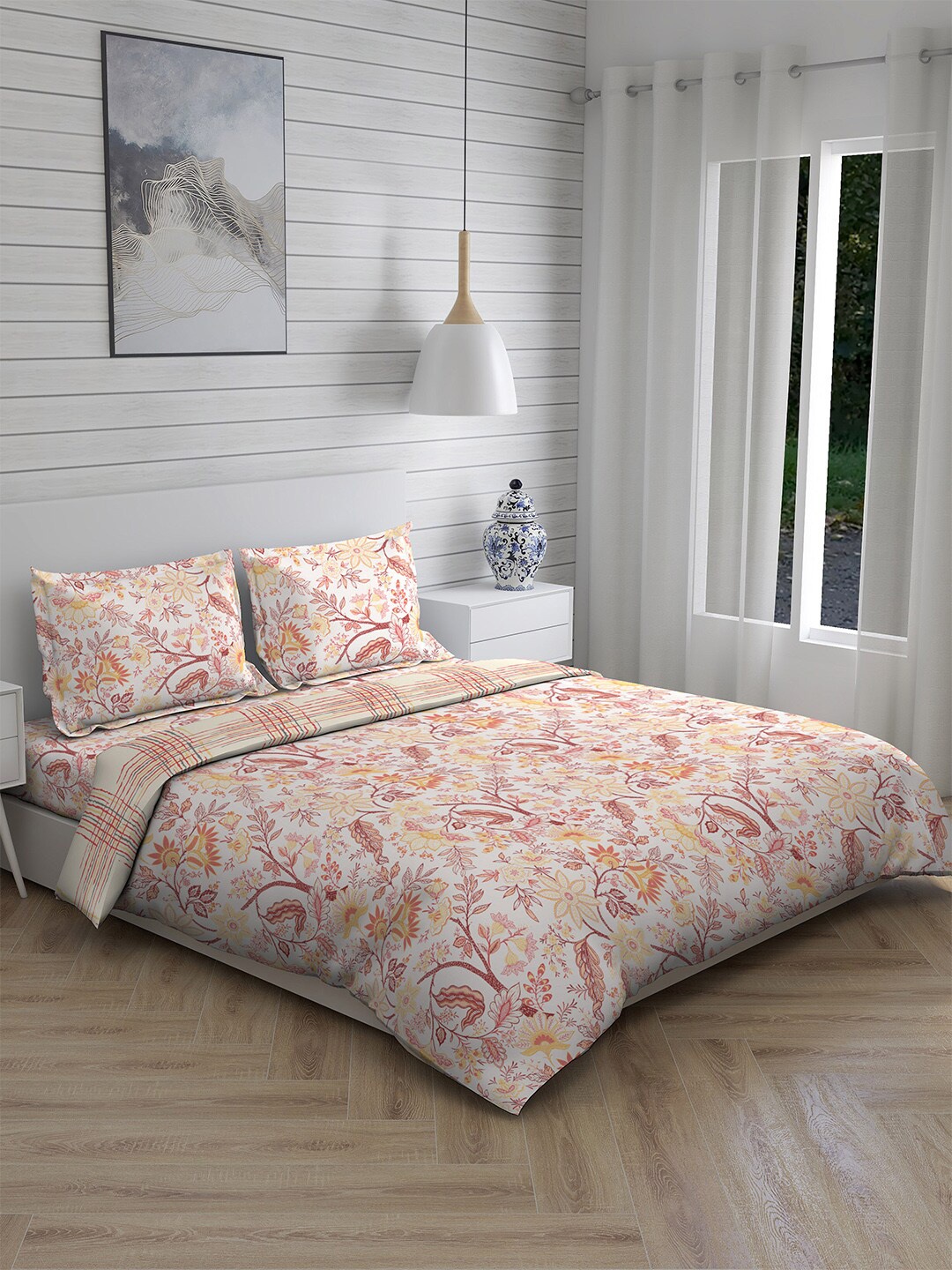 

Layers Red & White Printed Double King Bedding Set With Comforter