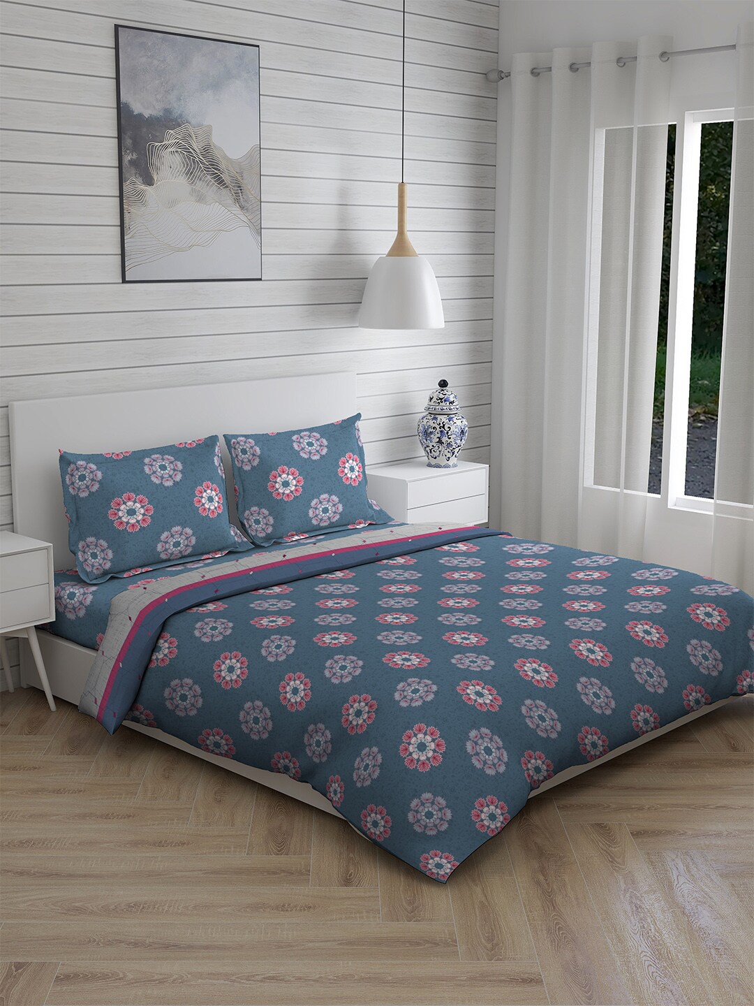 

Layers Blue Printed Cotton Double King Bedding Set With Comforter