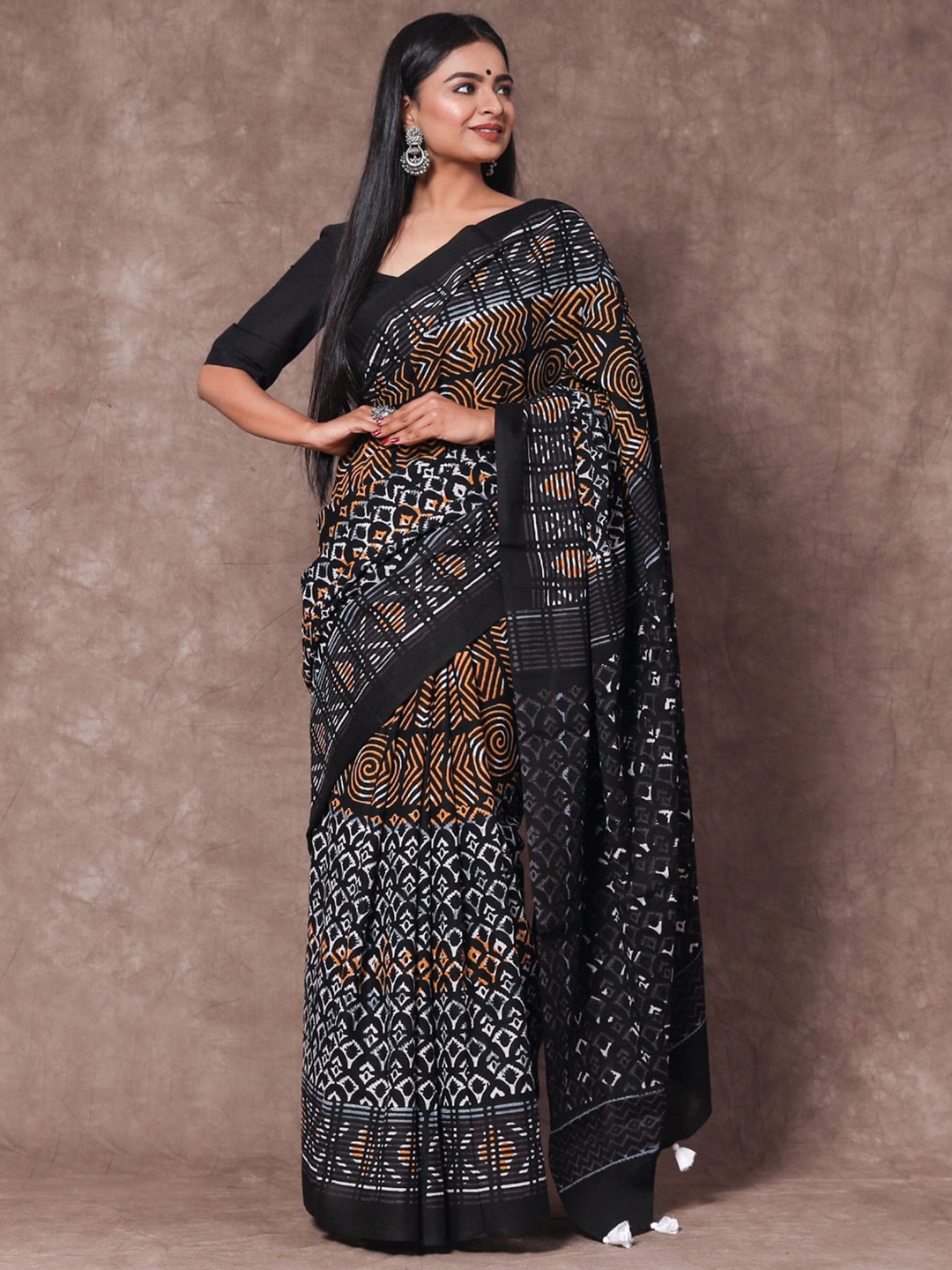 

BUTA BUTI Black & White Ethnic Motifs Pure Cotton Saree