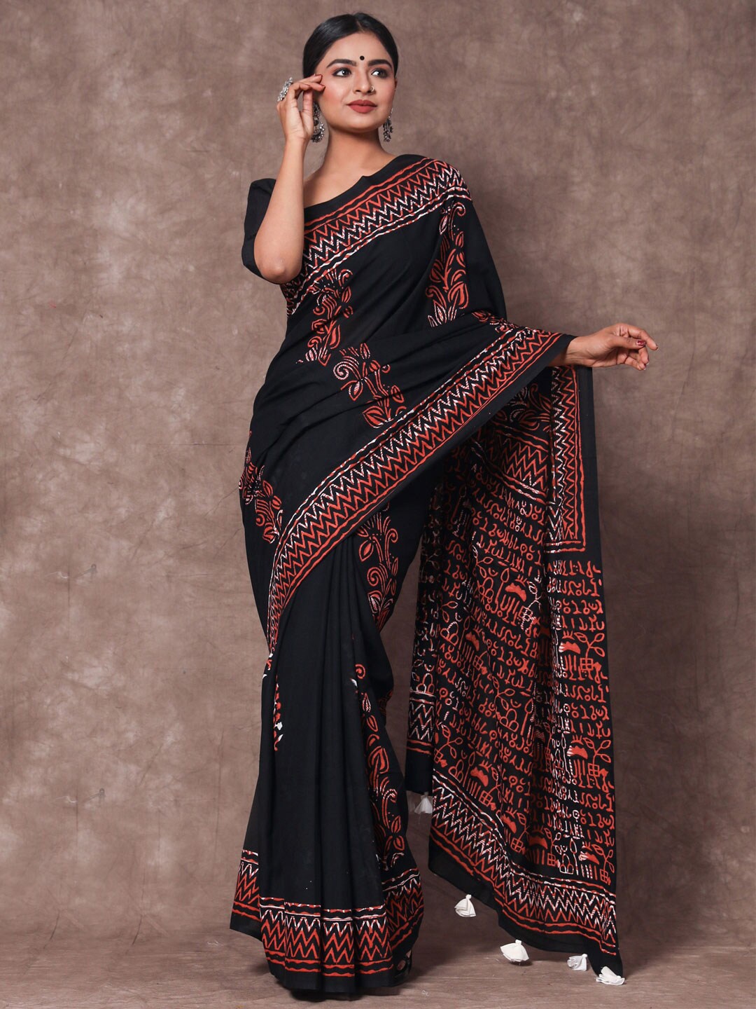 

BUTA BUTI Black & Red Ethnic Motifs Pure Cotton Saree