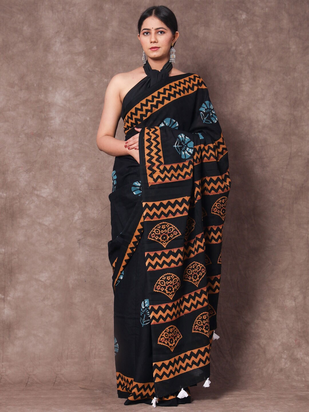 

BUTA BUTI Black & Orange Floral Pure Cotton Saree