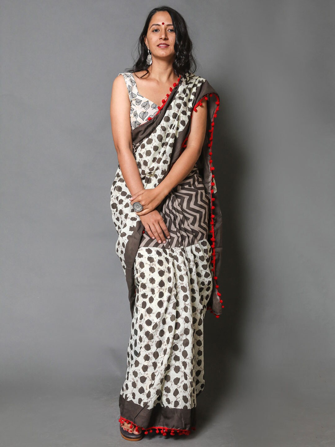 

BUTA BUTI Off White & Brown Pure Cotton Saree