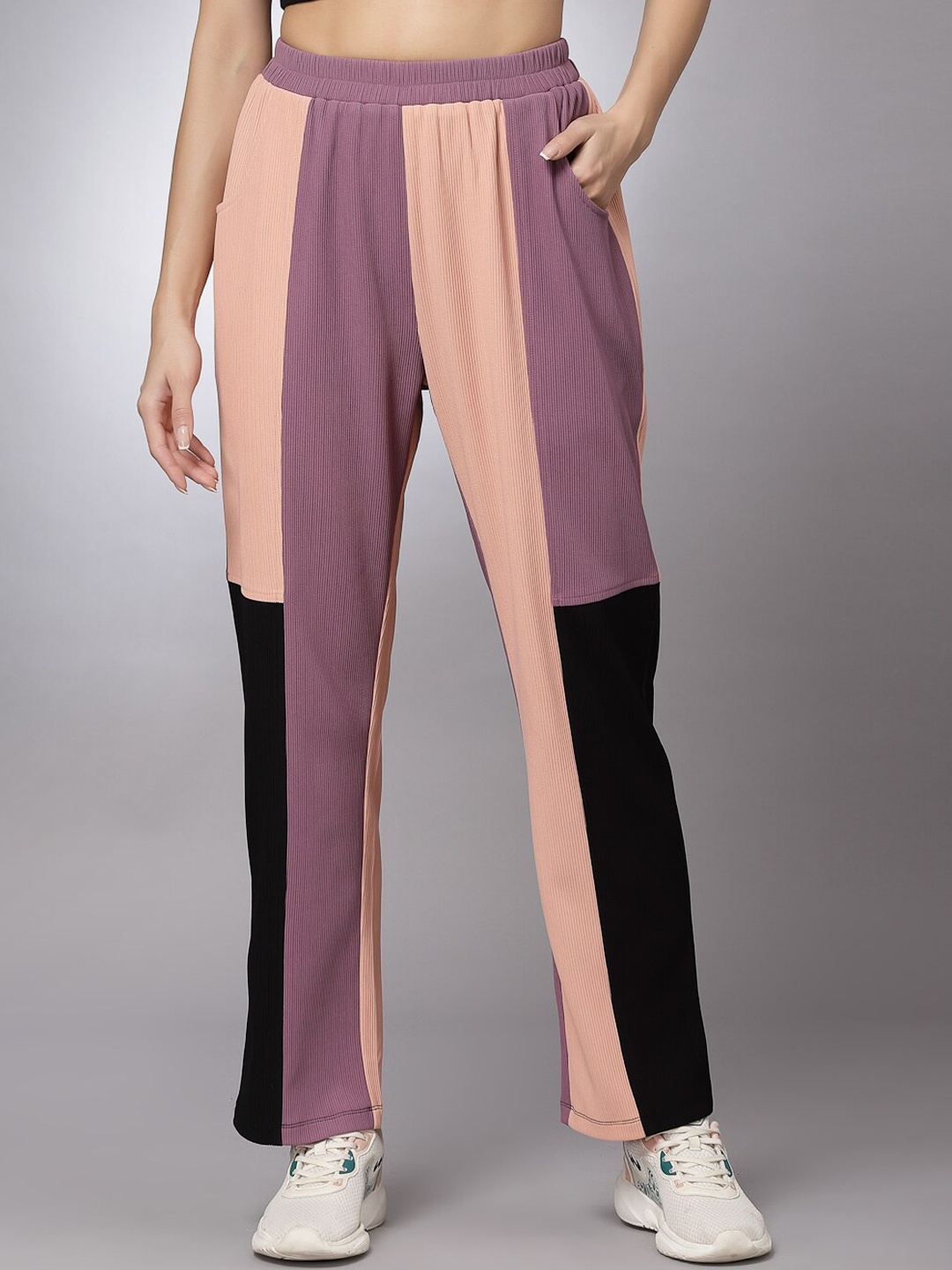 

KASSUALLY Women Printed Colourblocked Trousers, Peach