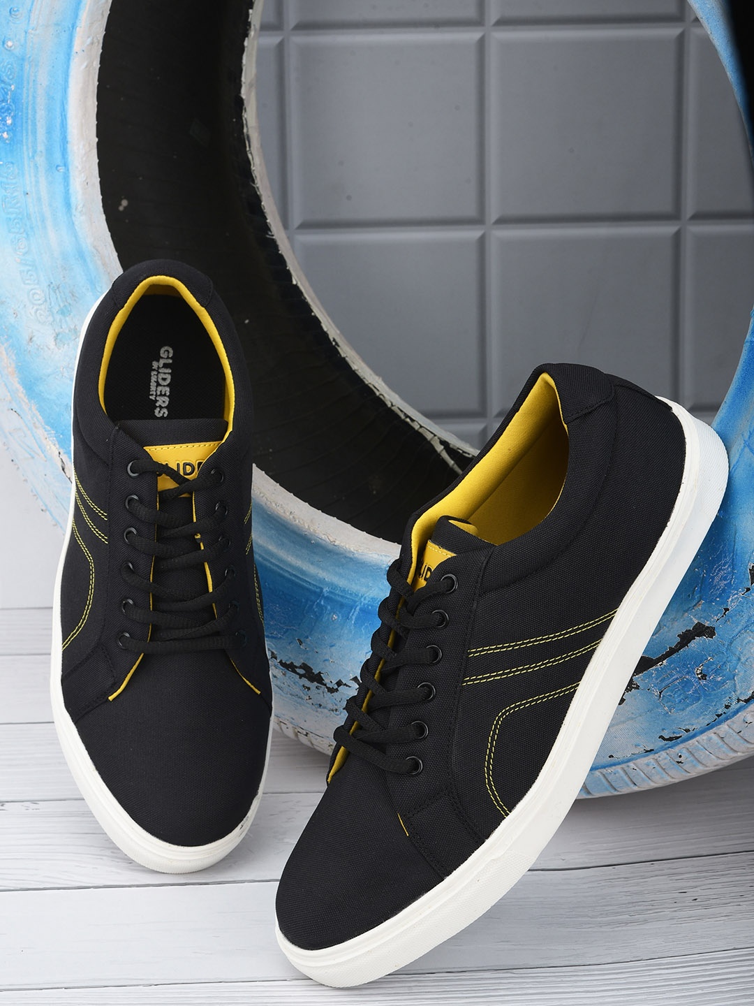 

Liberty Men Black Lace-Ups Round Toe Sneakers