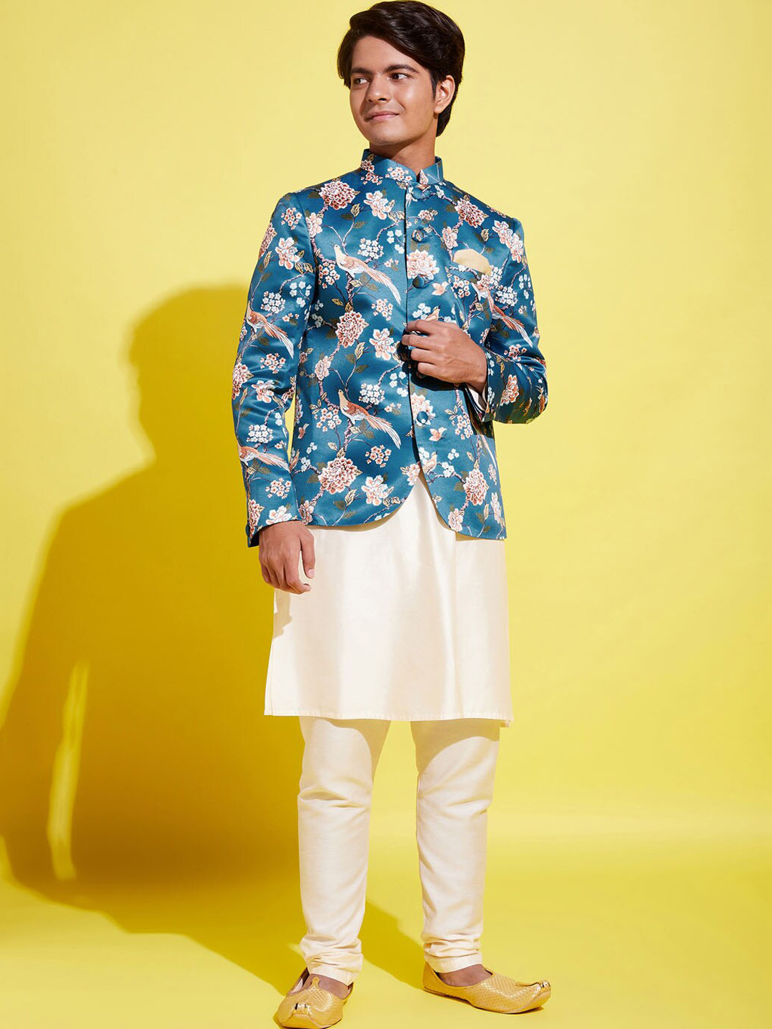 

VASTRAMAY Boys Cream Solid Straight Kurta with Churidar & Floral Printed Jacket