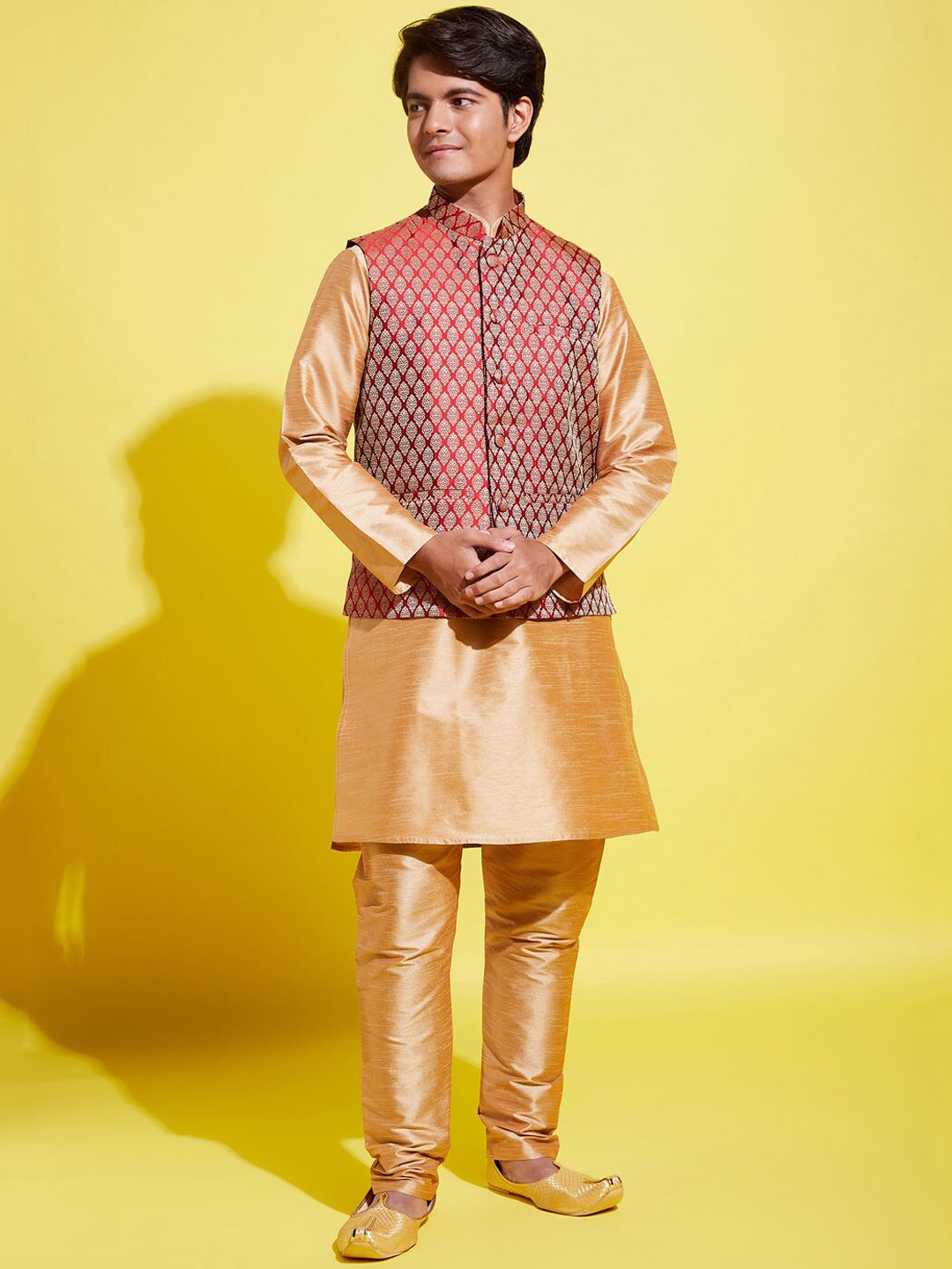 

VASTRAMAY Boys Silk Blend Kurta with Pyjamas and Woven Nehru Jacket, Rose gold