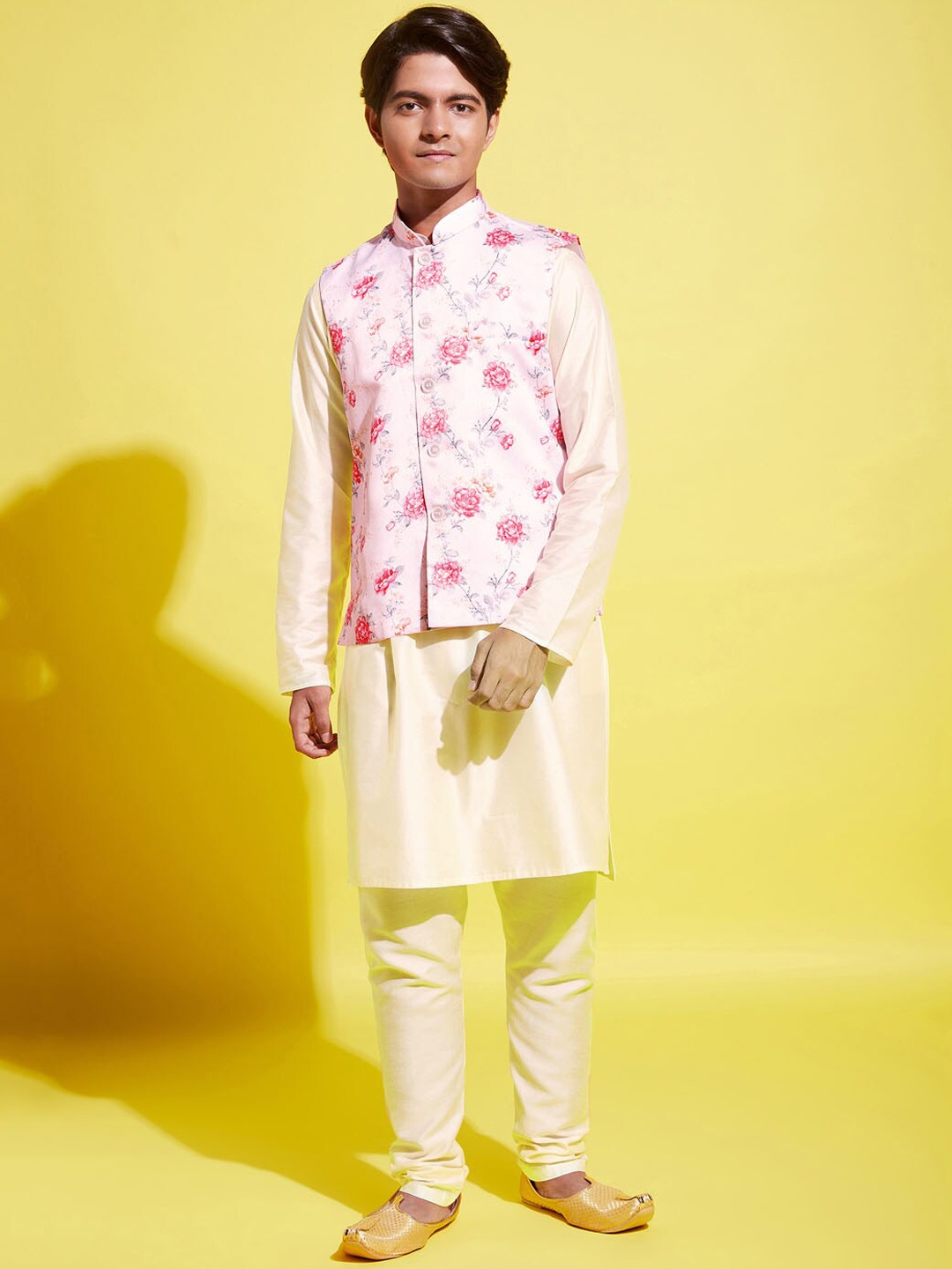 

VASTRAMAY Boys Regular Kurta with Pyjamas & Printed Nehru Jacket, Cream