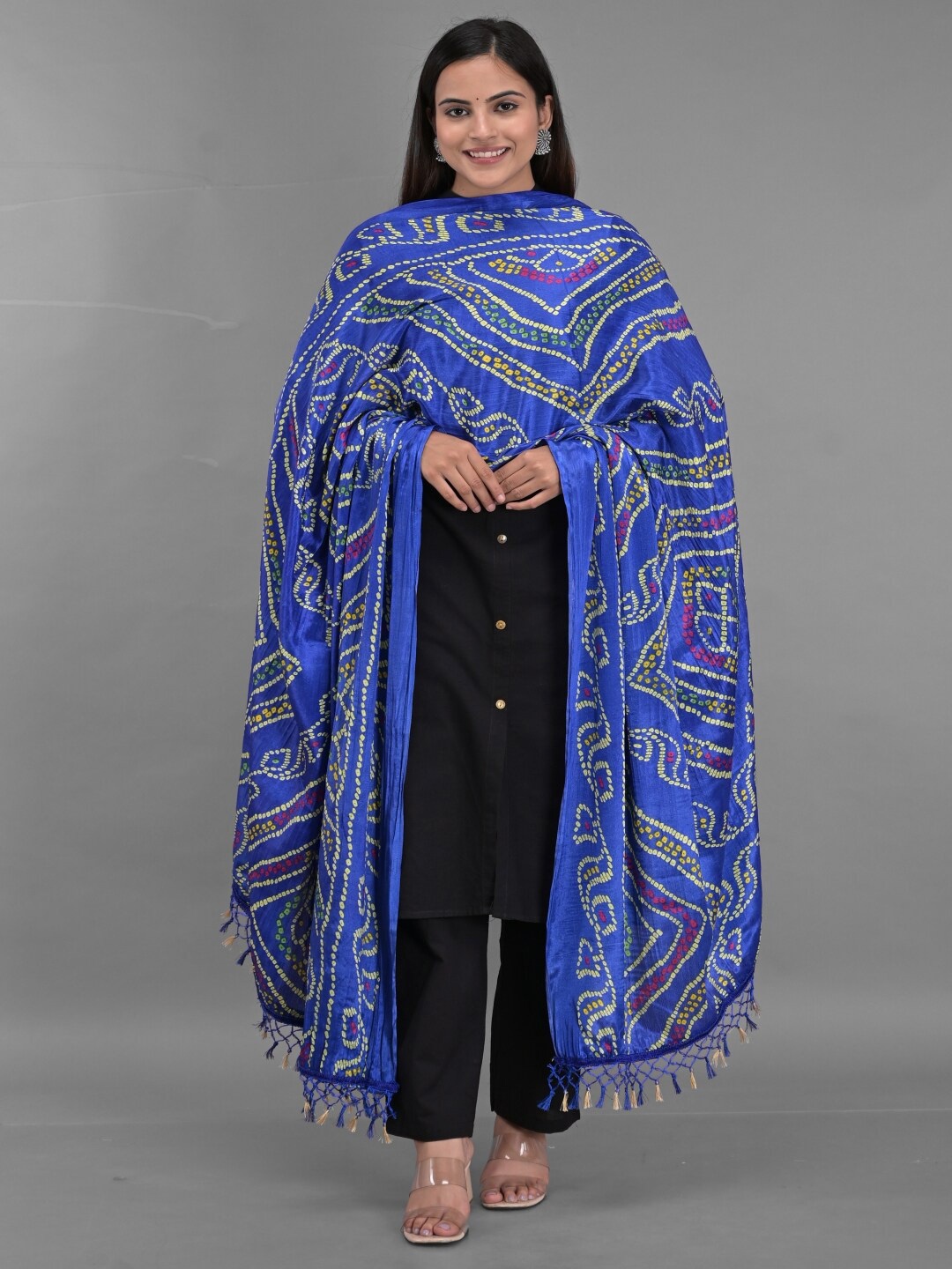 

Apratim Blue & White Printed Bandhani Dupatta