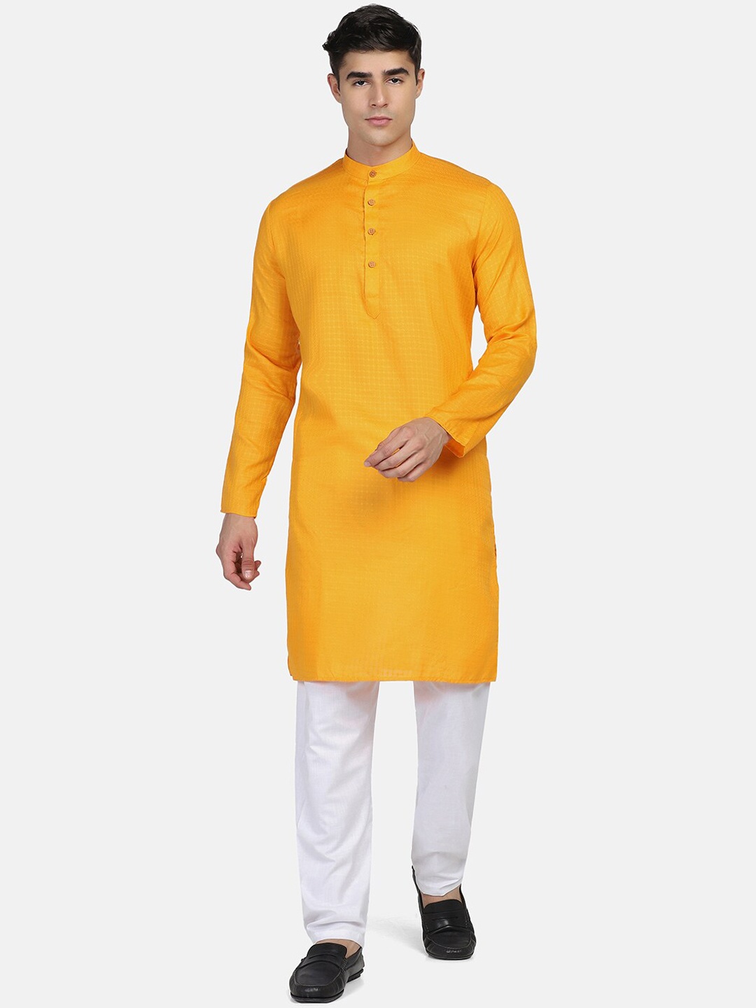 

TAHVO Men Yellow Kurta with Pyjamas