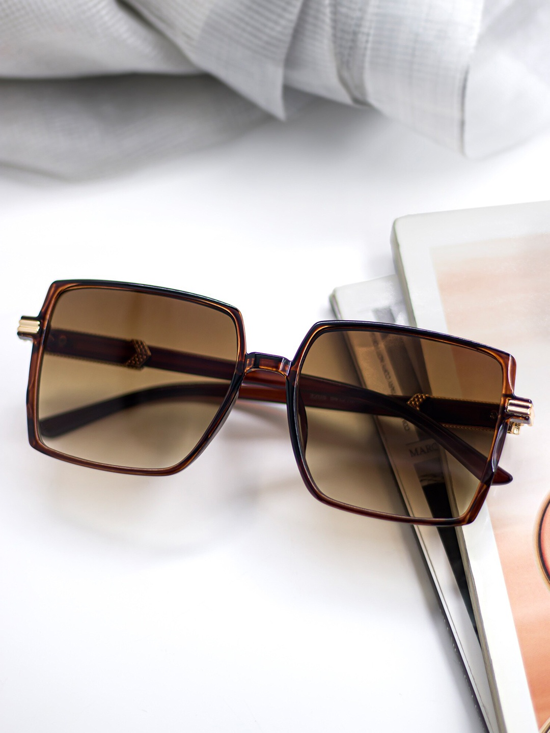 

Bellofox Unisex Brown Lens & Brown Oversized Sunglass BS2017-1122-Brown