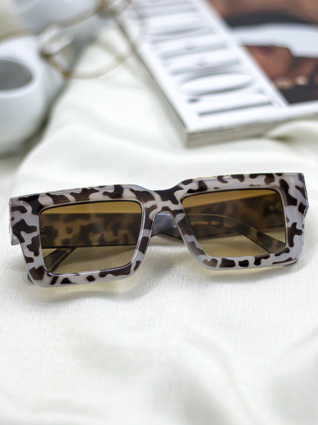 

Bellofox Unisex Brown Lens & Brown Square Sunglass BS2048-1122-Brown