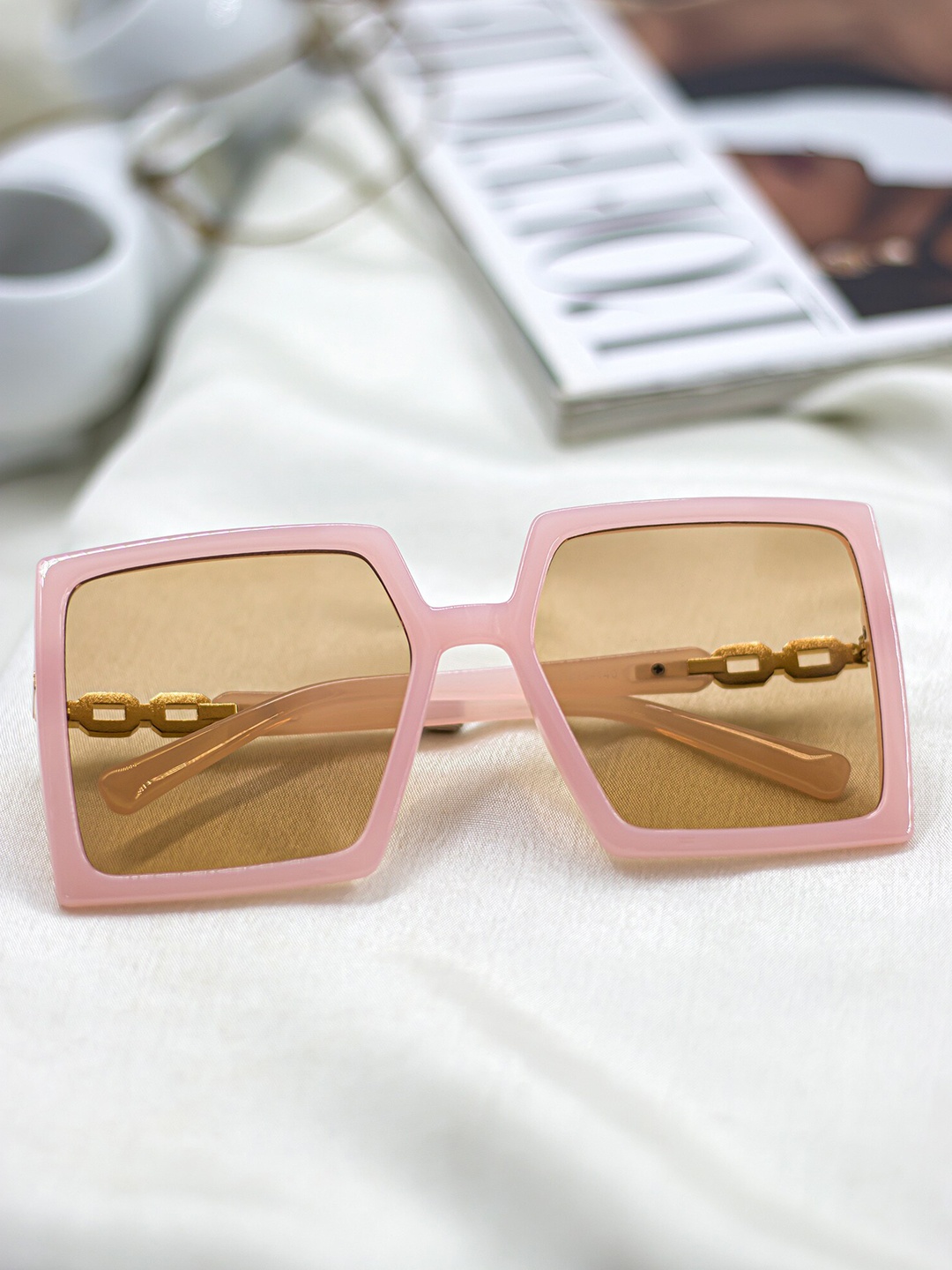 

Bellofox Unisex Brown Lens & Pink Oversized Sunglass BS2069-1122-Pink
