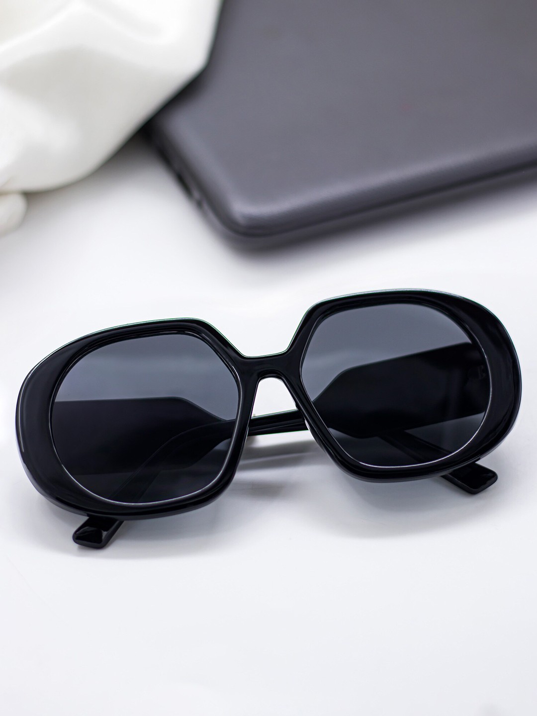 

Bellofox Unisex Black Lens & Black Oversized Sunglass BS1989-1122-Black