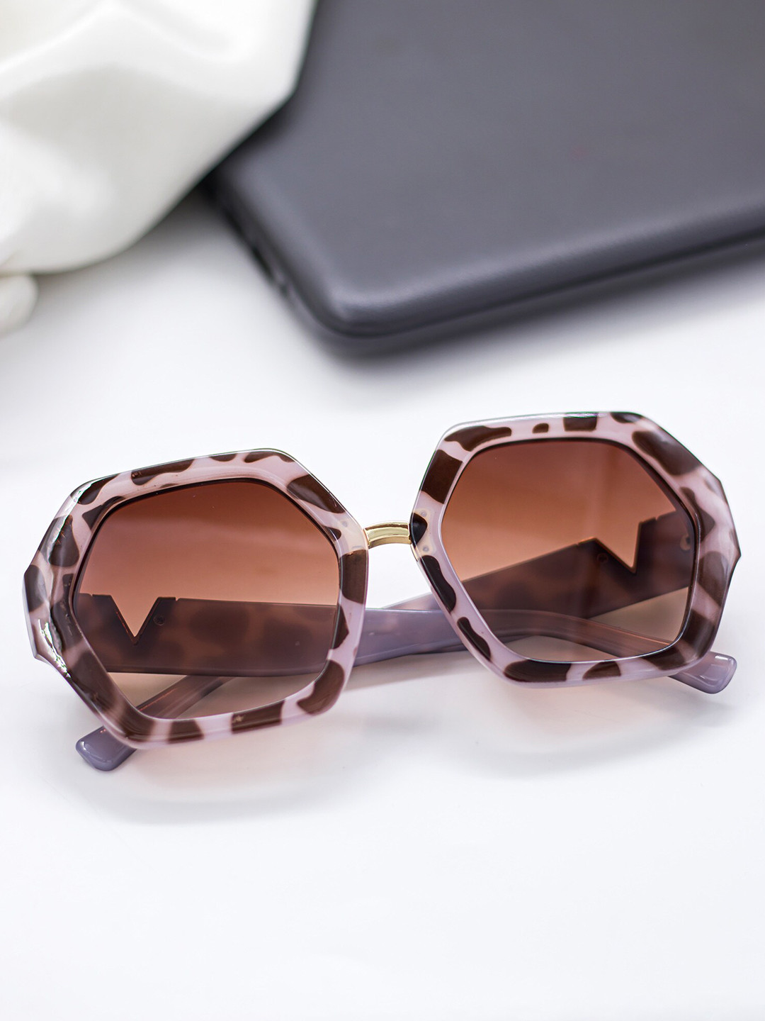 

Bellofox Unisex Brown Lens & Brown Oversized Sunglass BS1966-1122-Purple