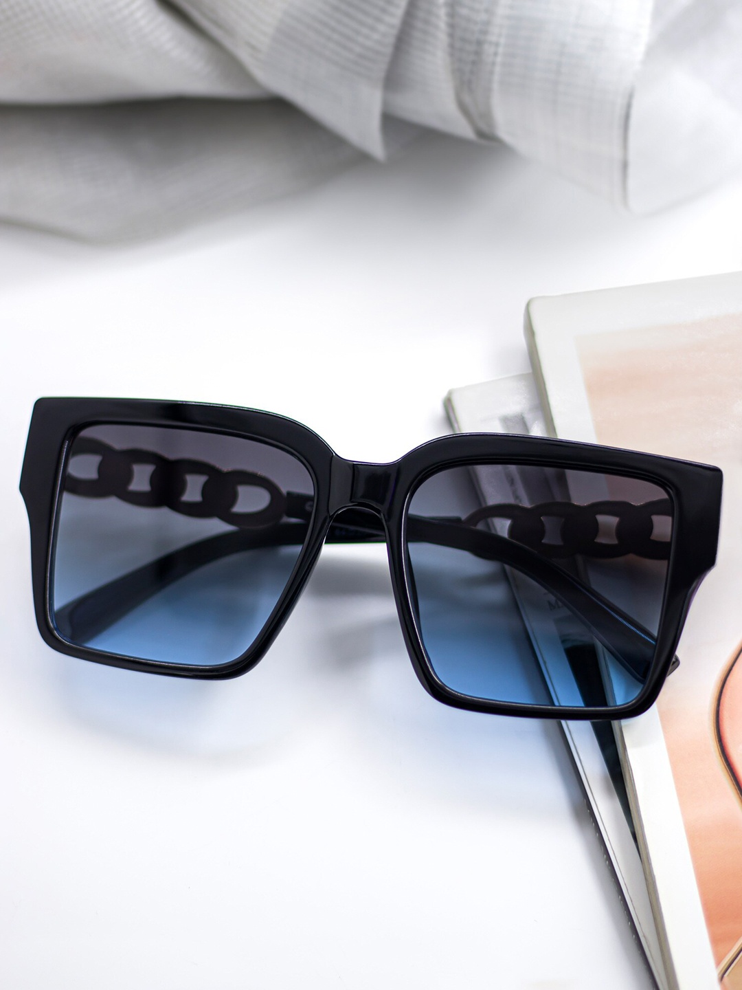 

Bellofox Unisex Blue Lens & Black Oversized Sunglass BS2019-1122-Black