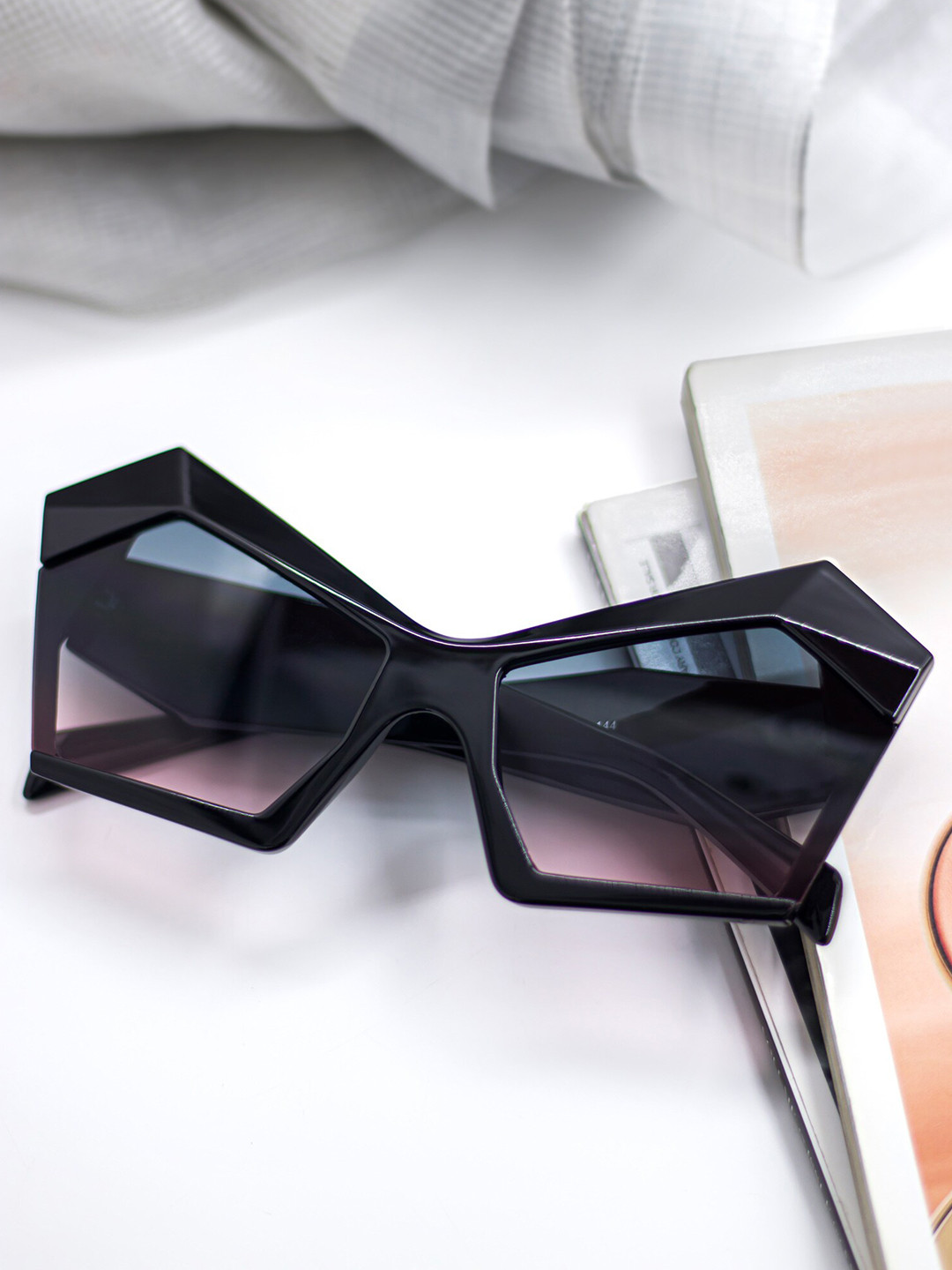 

Bellofox Unisex Green Lens & Black Cateye Sunglass BS2036-1122-Black