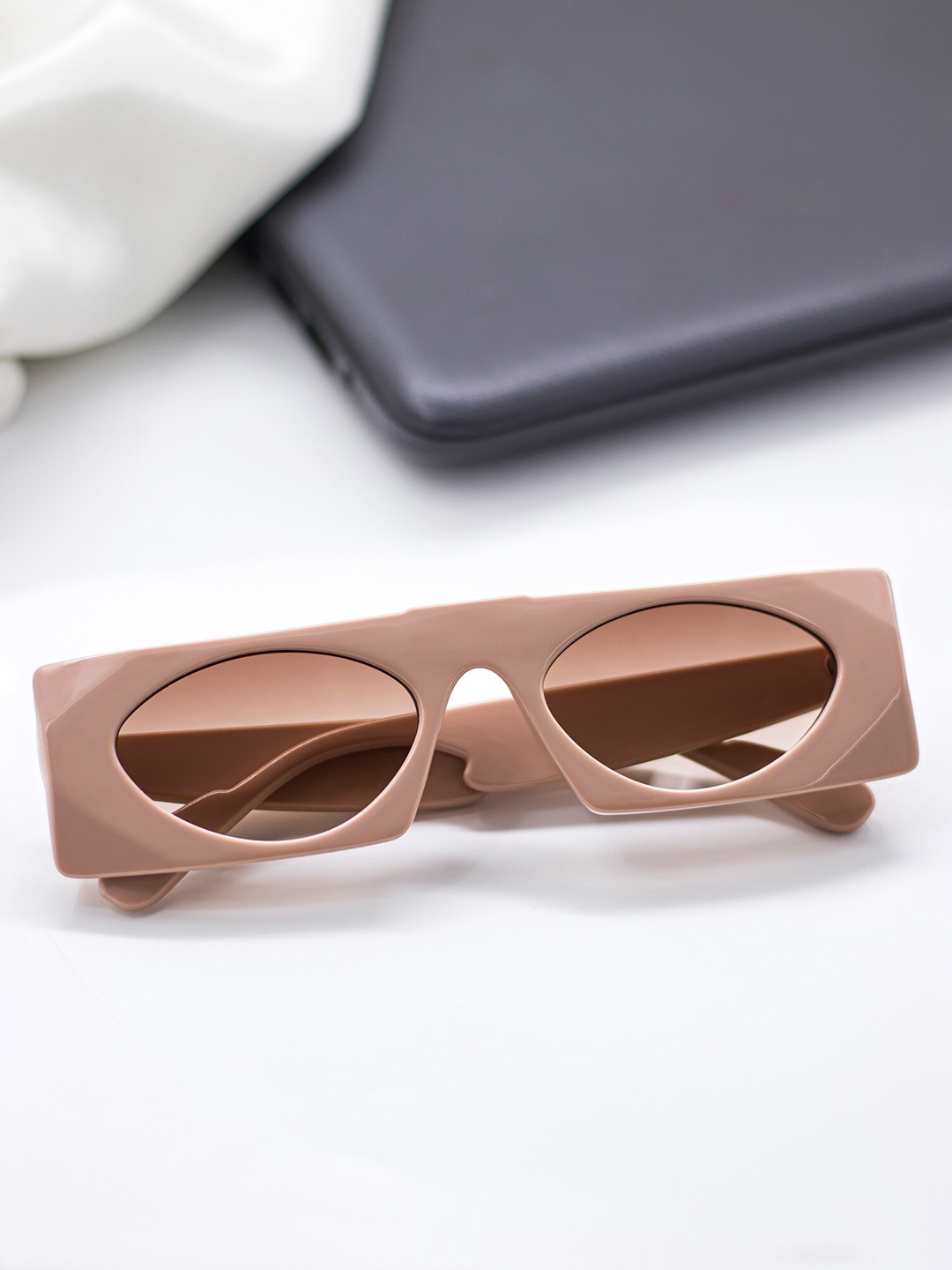 

Bellofox Unisex Brown Lens & Pink Rectangle Sunglass BS1982-1122-Peach