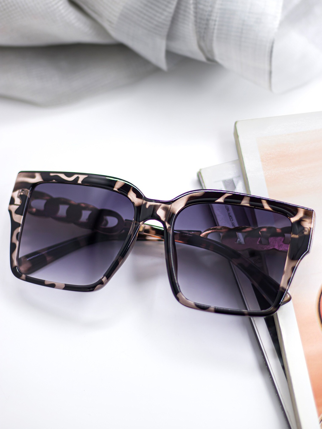 

Bellofox Unisex Grey Lens & Black Oversized Sunglass BS2020-1122-Brown