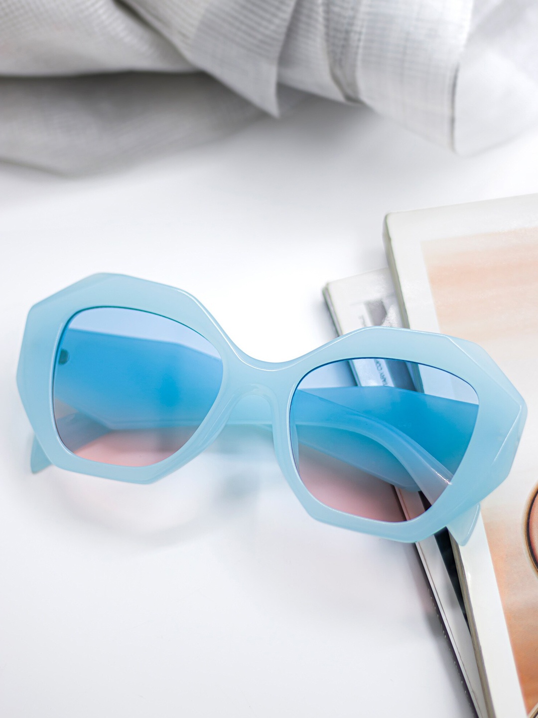 

Bellofox Unisex Blue Lens & Blue Oversized Sunglass BS2002-1122-Blue