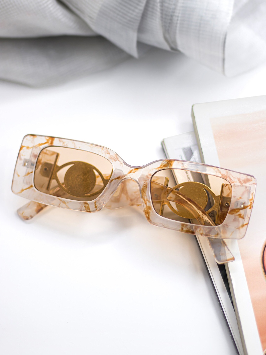 

Bellofox Unisex Yellow Lens & Brown Rectangle Sunglass BS2028-1122-Beige
